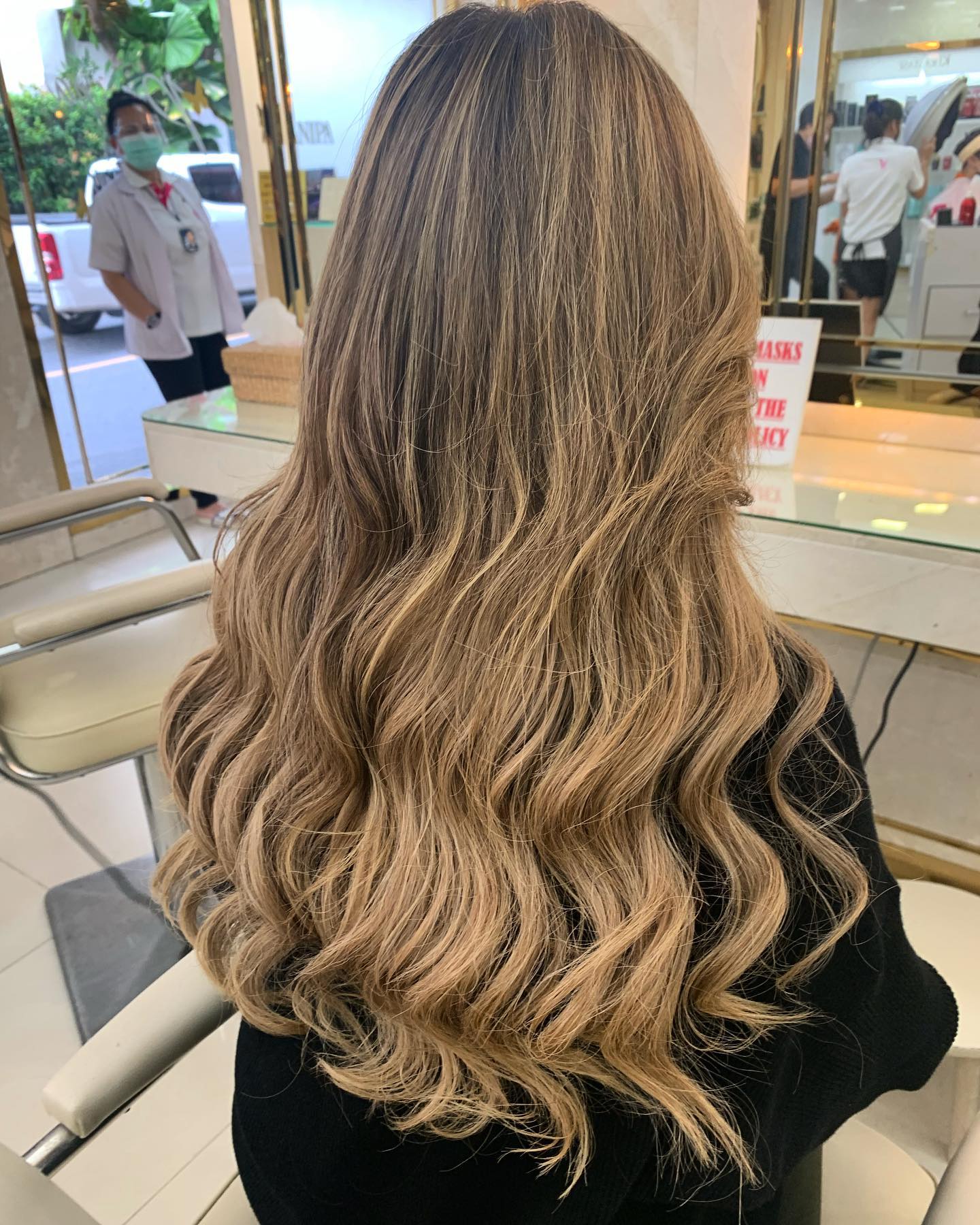 Long wavy hair color and styling